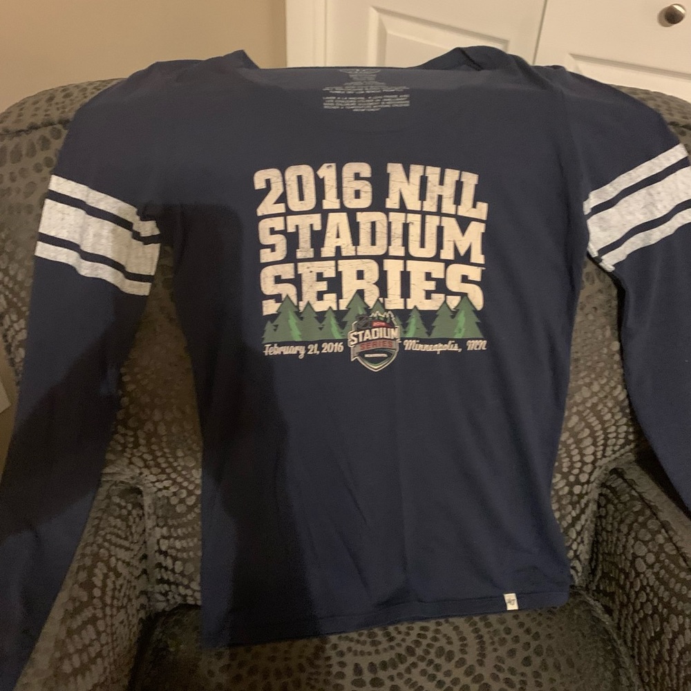 NHL 2016 Womens Stadium Series Long Sleeve Tee, 47 Brand, Size Medium